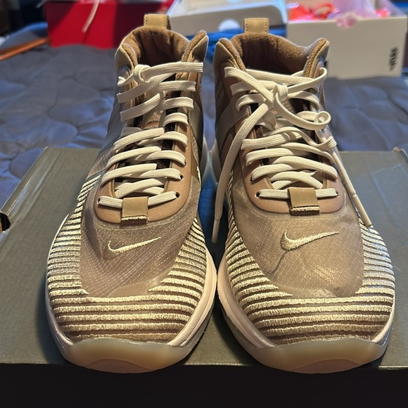 Exclusive NY Fly - Picture 2 of 5